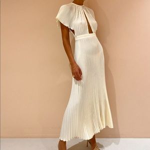 L’IDÉE Theatre Gown in Crème